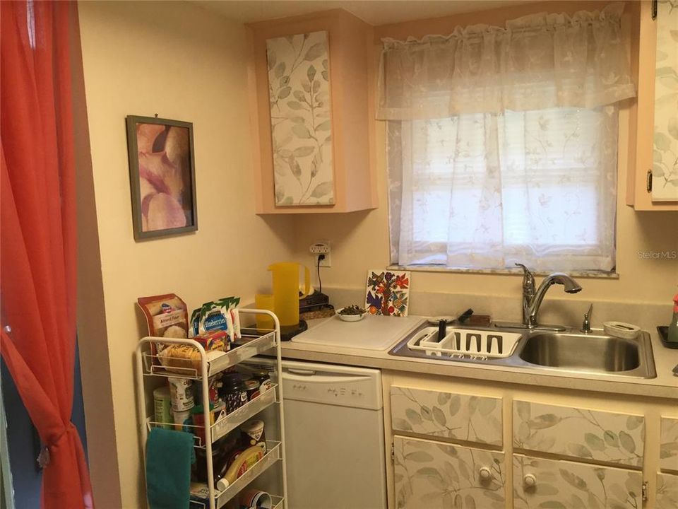 For Sale: $119,000 (1 beds, 1 baths, 700 Square Feet)