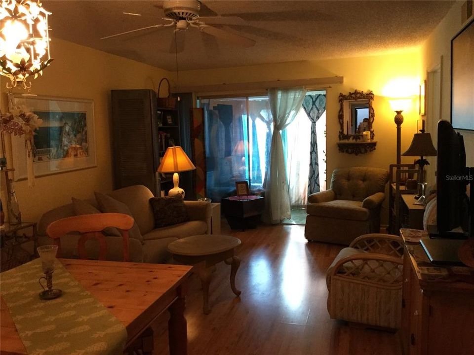 For Sale: $119,000 (1 beds, 1 baths, 700 Square Feet)