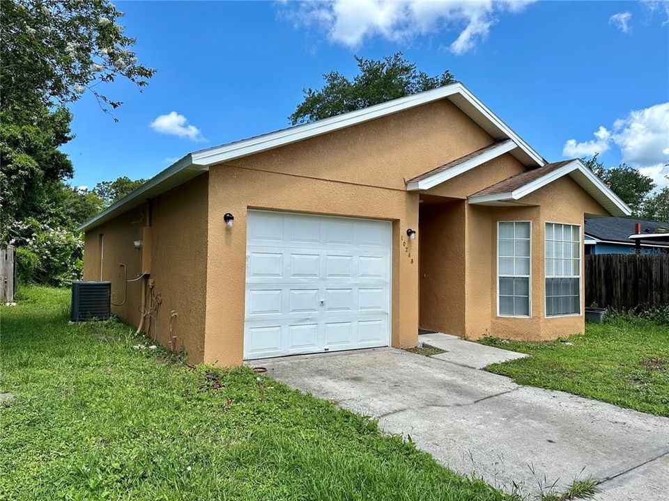 Active With Contract: $1,995 (4 beds, 2 baths, 1158 Square Feet)