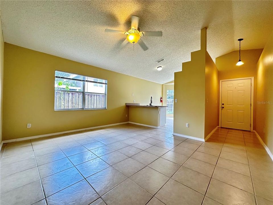 For Rent: $1,995 (4 beds, 2 baths, 1158 Square Feet)