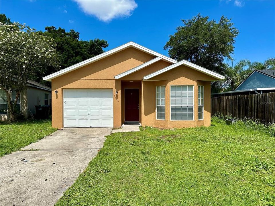 Active With Contract: $1,995 (4 beds, 2 baths, 1158 Square Feet)