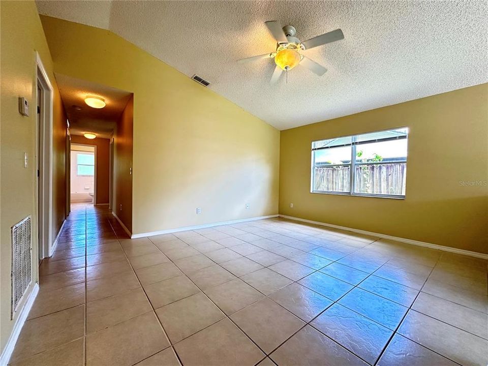 For Rent: $1,995 (4 beds, 2 baths, 1158 Square Feet)