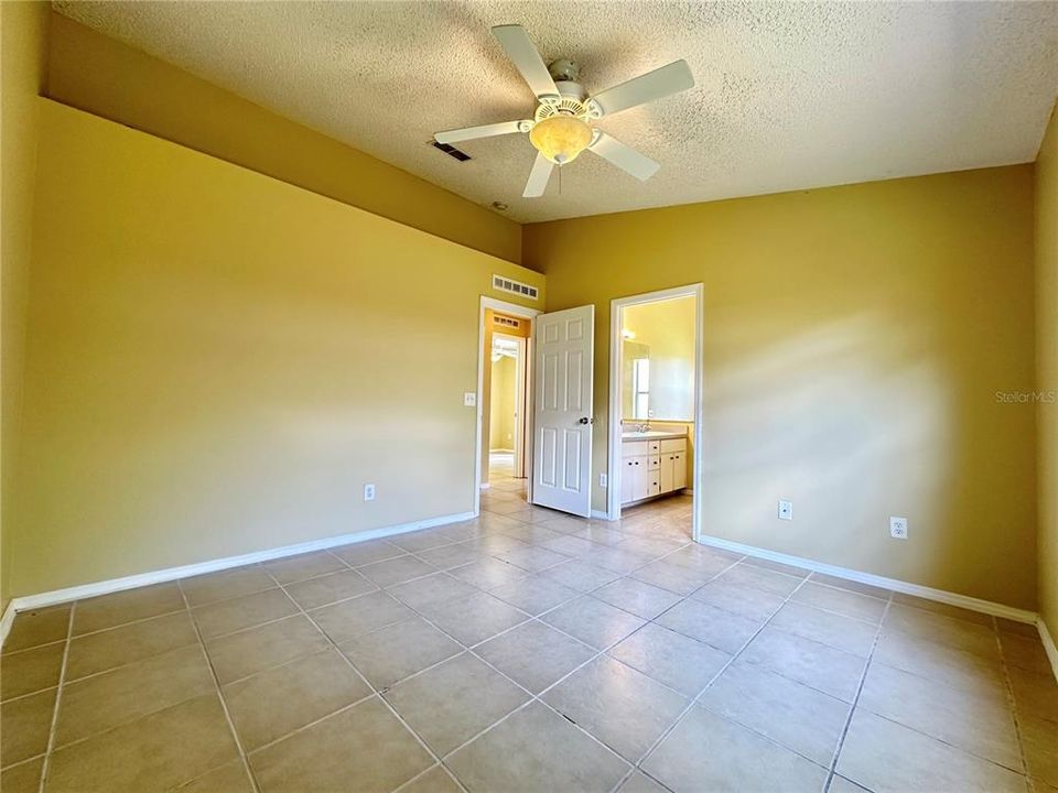 For Rent: $1,995 (4 beds, 2 baths, 1158 Square Feet)