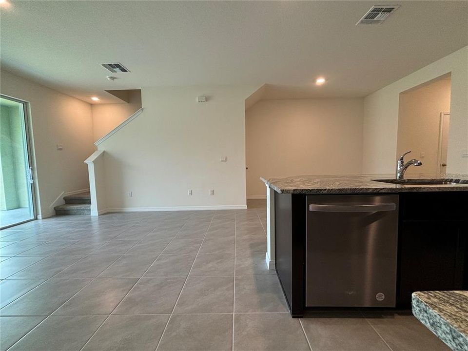 For Rent: $2,200 (3 beds, 2 baths, 1673 Square Feet)