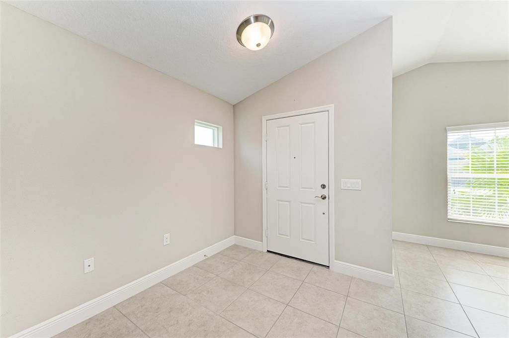 For Sale: $349,000 (2 beds, 2 baths, 1258 Square Feet)