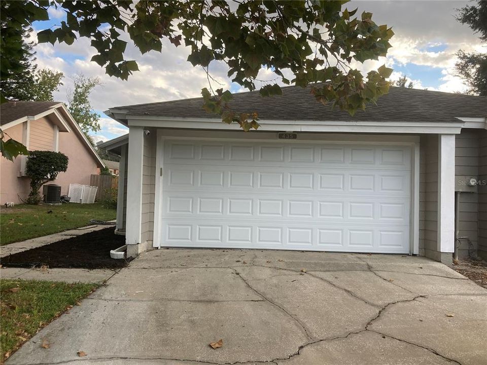 Active With Contract: $330,000 (3 beds, 2 baths, 1483 Square Feet)