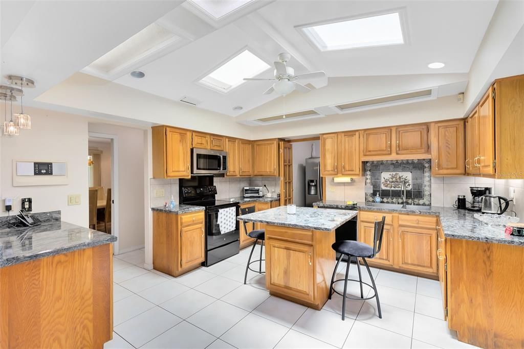 An inviting eat-in kitchen seamlessly blends functionality and style.