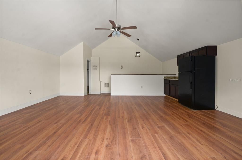 Active With Contract: $350,000 (3 beds, 3 baths, 1882 Square Feet)