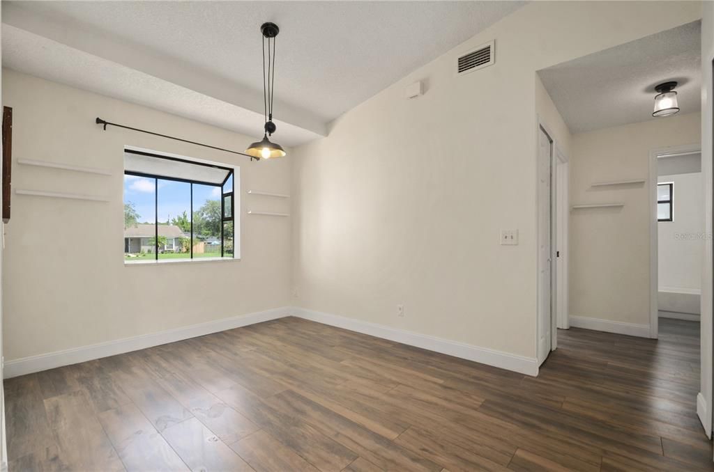 Active With Contract: $350,000 (3 beds, 3 baths, 1882 Square Feet)