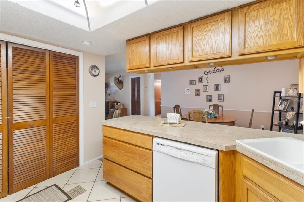 For Sale: $245,000 (2 beds, 2 baths, 1303 Square Feet)