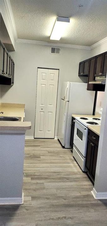 For Rent: $1,400 (1 beds, 1 baths, 734 Square Feet)