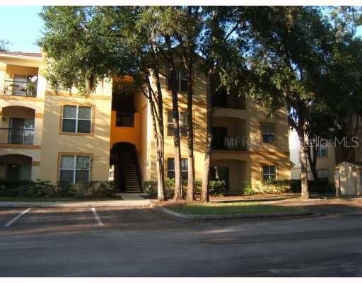 For Rent: $1,300 (1 beds, 1 baths, 734 Square Feet)