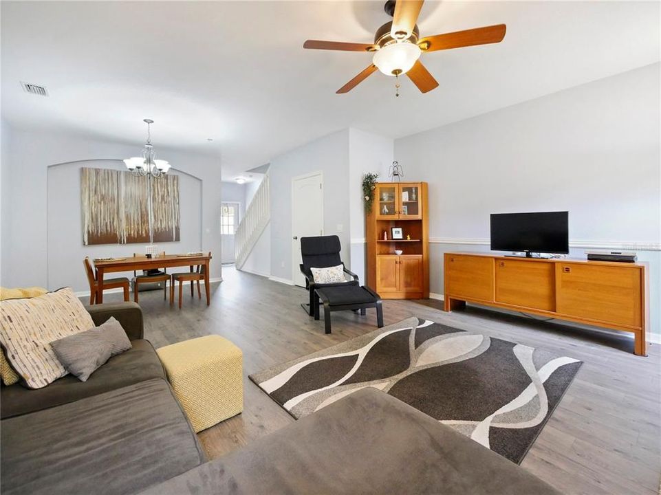 For Sale: $320,000 (2 beds, 2 baths, 1236 Square Feet)