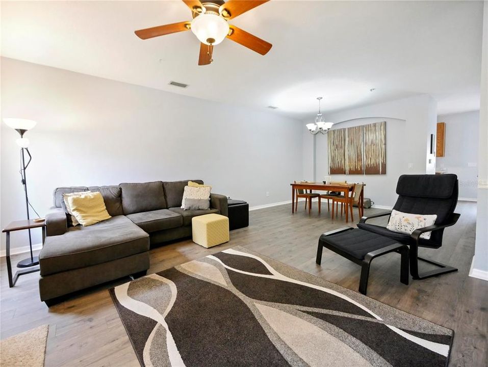 For Sale: $320,000 (2 beds, 2 baths, 1236 Square Feet)