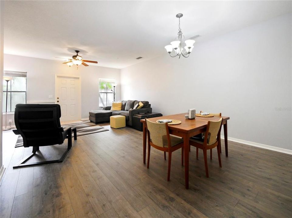 For Sale: $320,000 (2 beds, 2 baths, 1236 Square Feet)