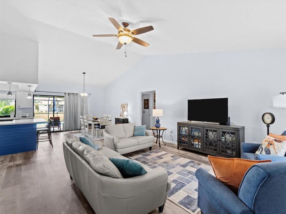 For Sale: $385,000 (3 beds, 2 baths, 1581 Square Feet)