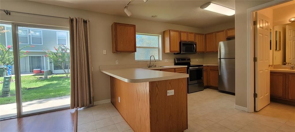 For Sale: $315,000 (2 beds, 1 baths, 1271 Square Feet)