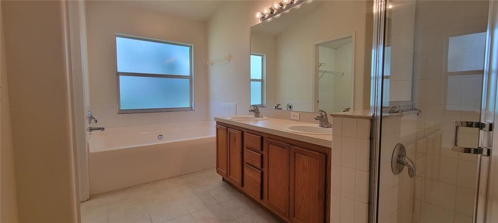 For Sale: $315,000 (2 beds, 1 baths, 1271 Square Feet)