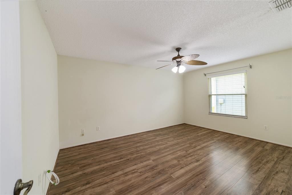 For Sale: $289,900 (2 beds, 2 baths, 1121 Square Feet)