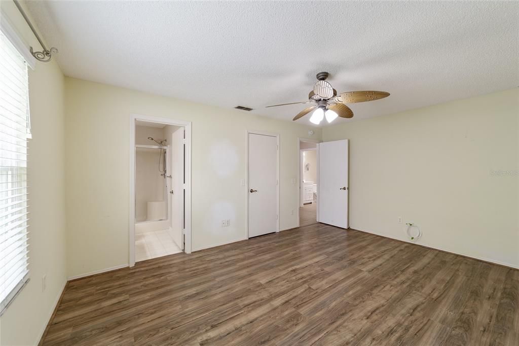 For Sale: $289,900 (2 beds, 2 baths, 1121 Square Feet)