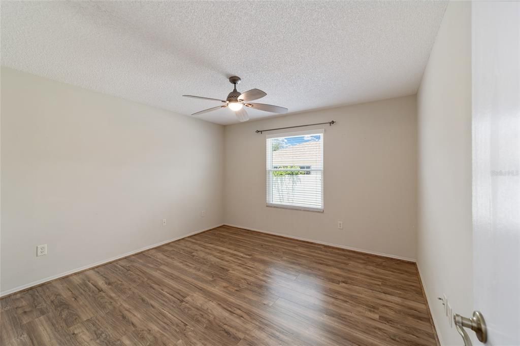 For Sale: $289,900 (2 beds, 2 baths, 1121 Square Feet)