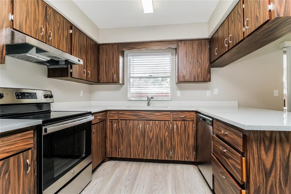 For Rent: $2,135 (3 beds, 2 baths, 1322 Square Feet)