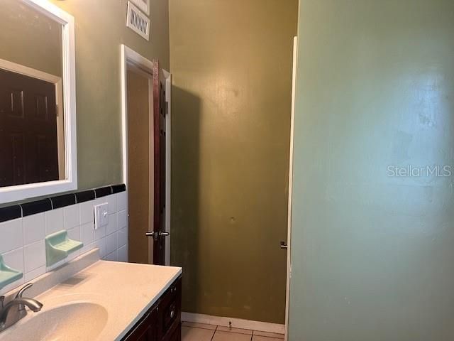 For Sale: $279,000 (3 beds, 1 baths, 1056 Square Feet)