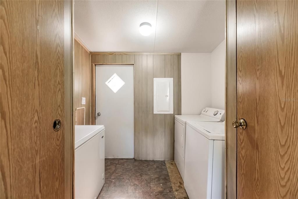 Active With Contract: $295,000 (3 beds, 3 baths, 1440 Square Feet)