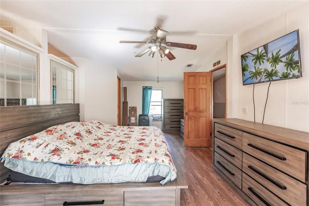 Active With Contract: $295,000 (3 beds, 3 baths, 1440 Square Feet)