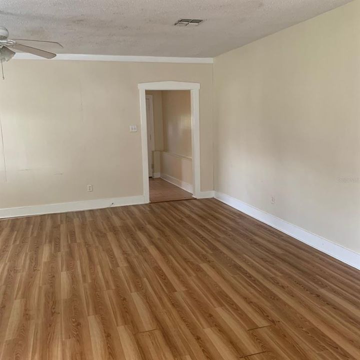 For Rent: $1,700 (3 beds, 1 baths, 1260 Square Feet)