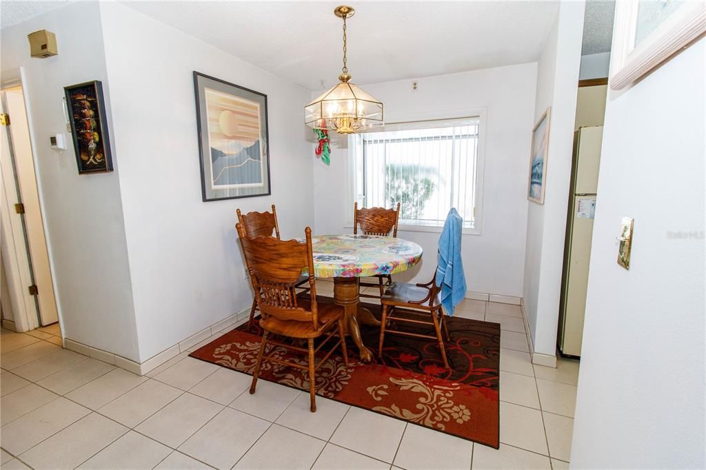 For Sale: $125,000 (2 beds, 2 baths, 864 Square Feet)