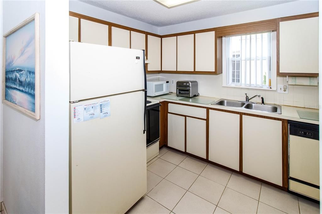 Active With Contract: $125,000 (2 beds, 2 baths, 864 Square Feet)