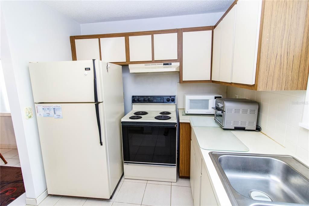 For Sale: $125,000 (2 beds, 2 baths, 864 Square Feet)