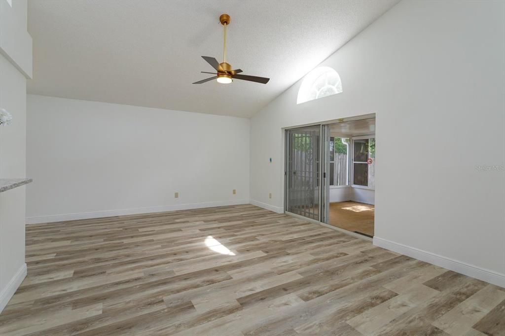 For Sale: $368,000 (3 beds, 2 baths, 1370 Square Feet)