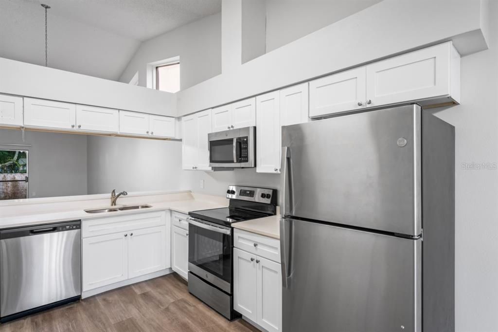 Active With Contract: $359,000 (3 beds, 2 baths, 1340 Square Feet)