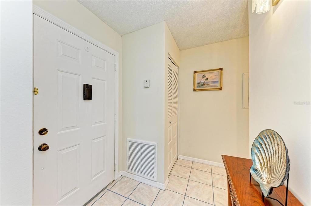 For Sale: $228,500 (2 beds, 2 baths, 1255 Square Feet)