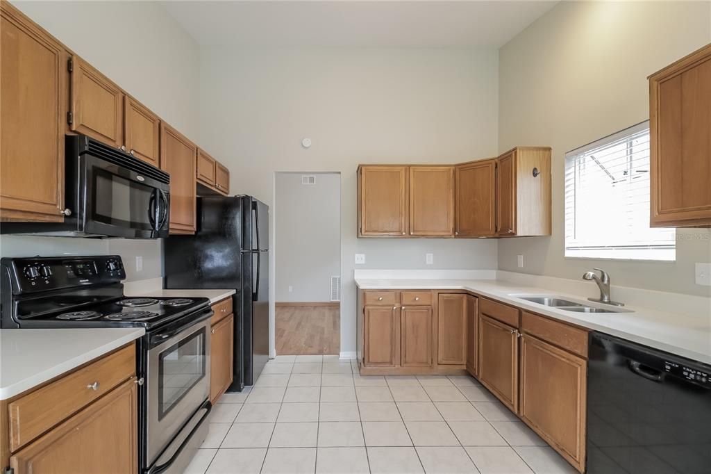 For Rent: $2,400 (3 beds, 2 baths, 1512 Square Feet)