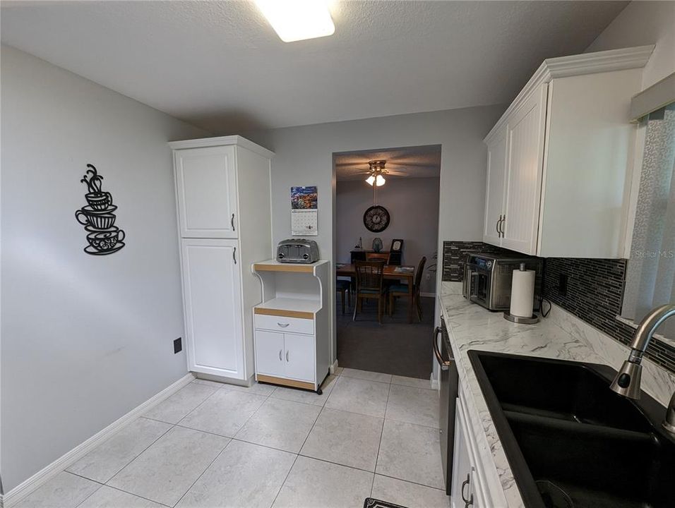 For Sale: $275,000 (2 beds, 2 baths, 1296 Square Feet)