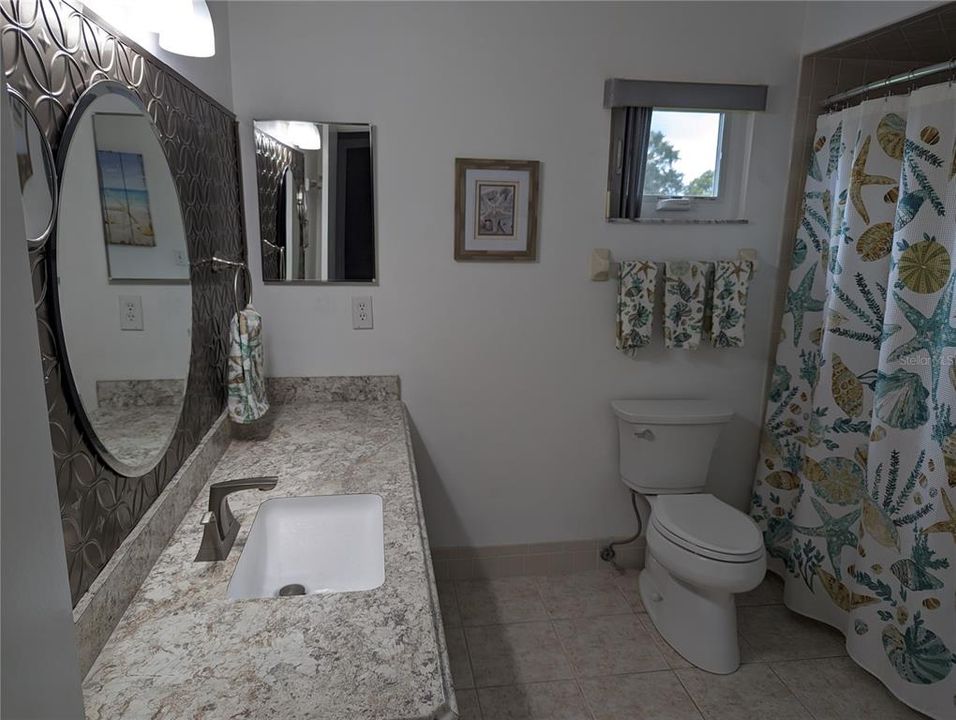 待售: $275,000 (2 贝兹, 2 浴室, 1296 平方英尺)