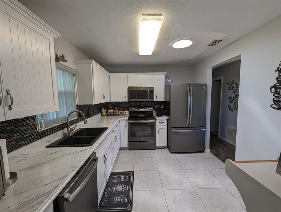 For Sale: $275,000 (2 beds, 2 baths, 1296 Square Feet)