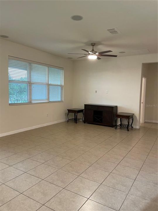 For Rent: $2,700 (3 beds, 2 baths, 2627 Square Feet)