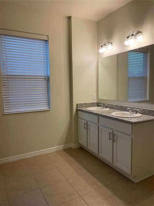 For Rent: $2,700 (3 beds, 2 baths, 2627 Square Feet)