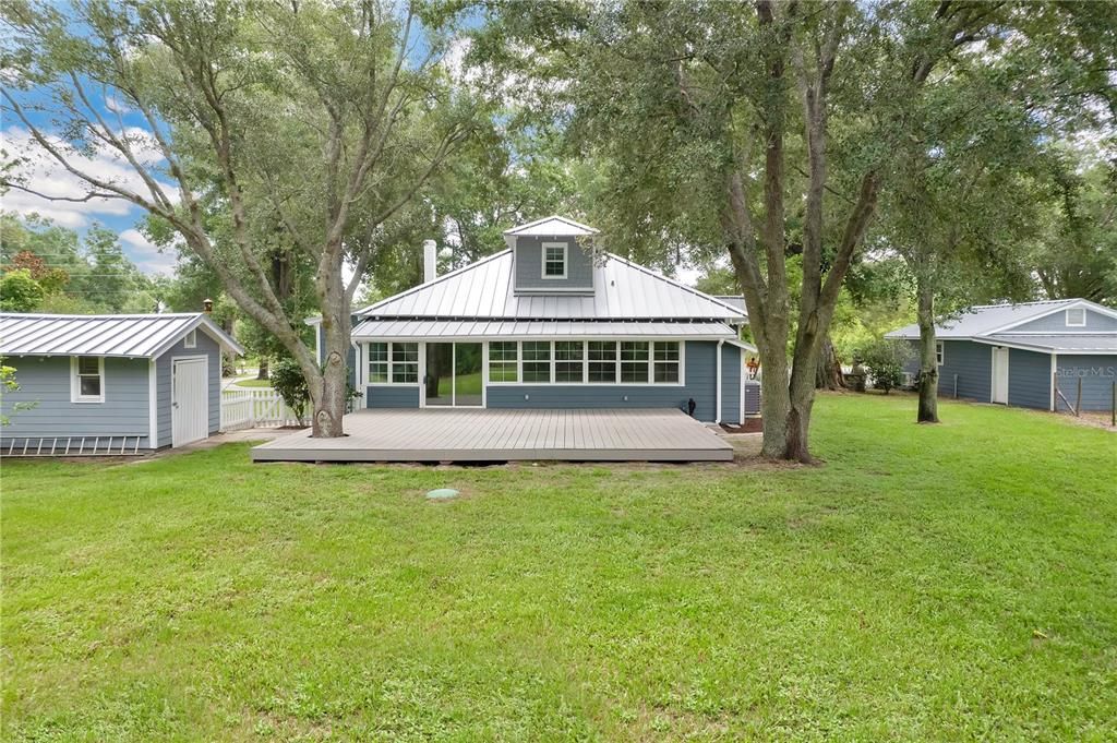 The rear of the property showing off the lard rear deck