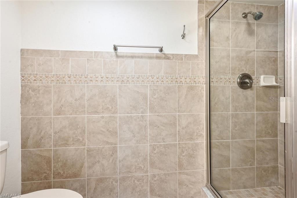 For Sale: $249,900 (2 beds, 2 baths, 1069 Square Feet)