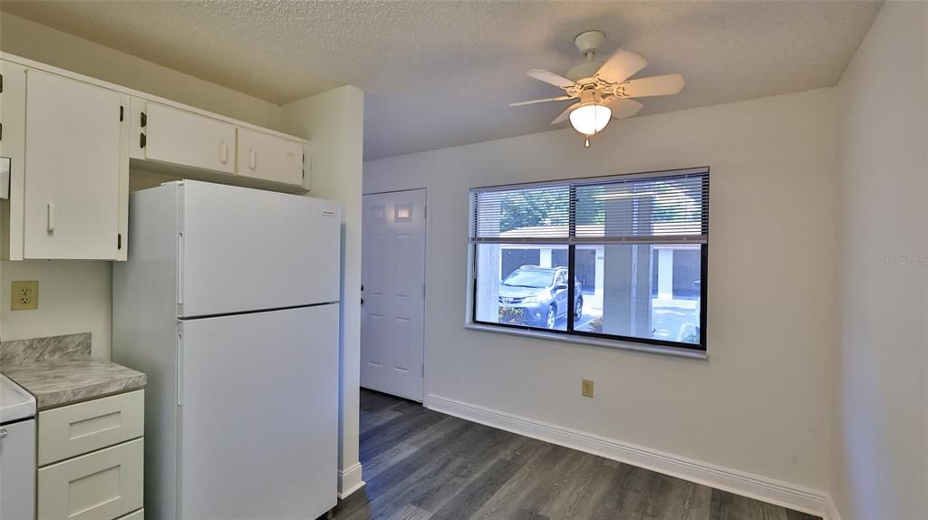 For Sale: $134,900 (2 beds, 1 baths, 864 Square Feet)