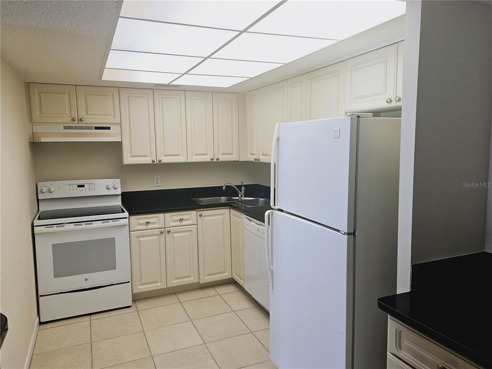 For Rent: $3,000 (2 beds, 2 baths, 1310 Square Feet)