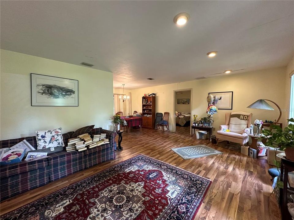 For Sale: $335,000 (4 beds, 2 baths, 1785 Square Feet)