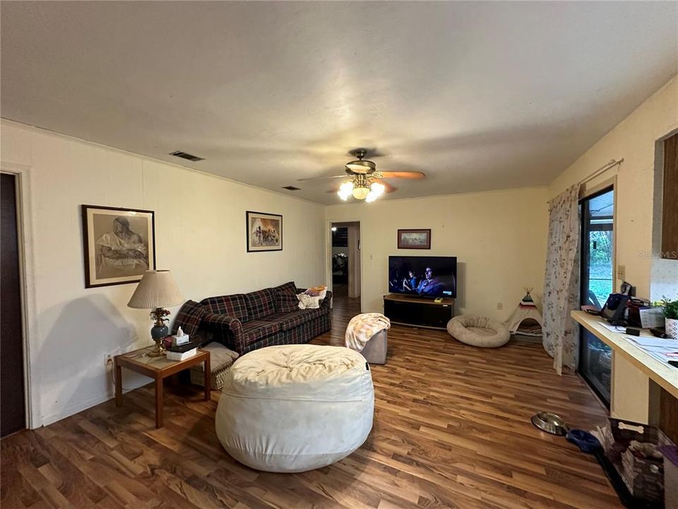 For Sale: $335,000 (4 beds, 2 baths, 1785 Square Feet)
