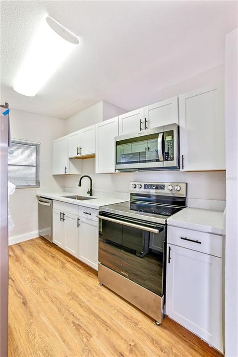 For Sale: $199,990 (2 beds, 1 baths, 1028 Square Feet)