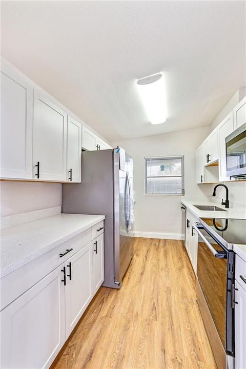 For Sale: $199,990 (2 beds, 1 baths, 1028 Square Feet)